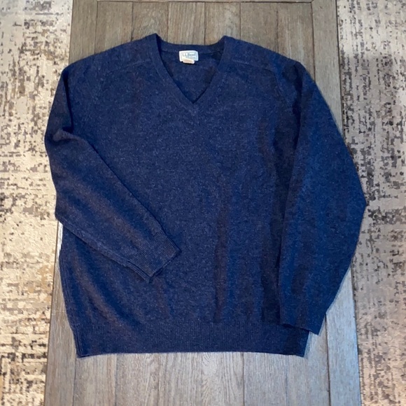 L.L. Bean 100% Lambswool Pullover Sweater - Picture 1 of 8